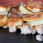 Carne-di-Maiale-al-Forno-con-patate-mollica-di-pane-saporido