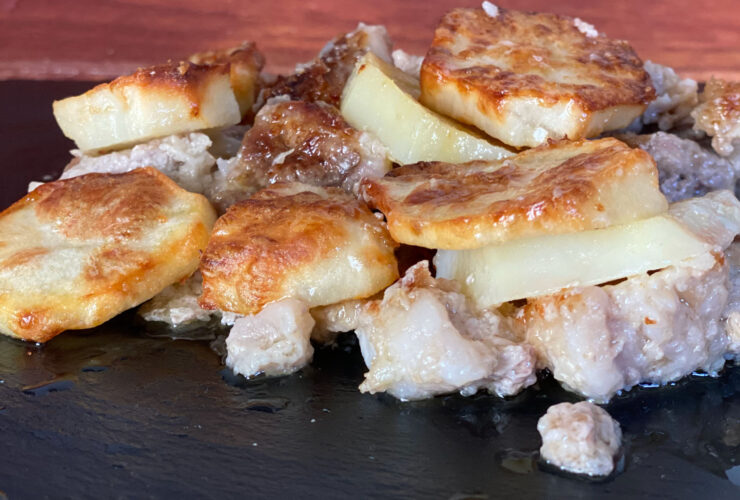 Carne-di-Maiale-al-Forno-con-patate-mollica-di-pane-saporido