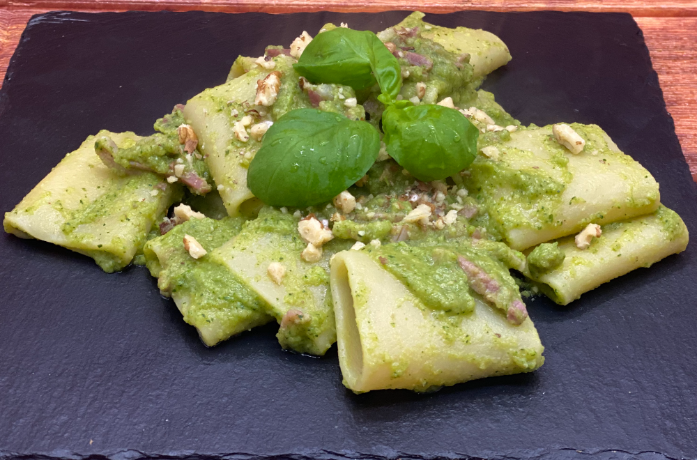paccheri-pesto-di-zucchine-pancetta-noci-ricette-primi-piatti-online-saporido