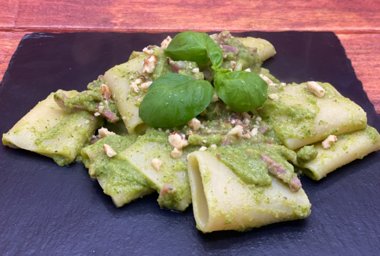 paccheri-pesto-di-zucchine-pancetta-noci-ricette-primi-piatti-online-saporido