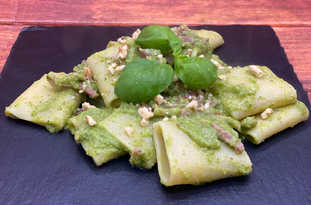 paccheri-pesto-di-zucchine-pancetta-noci-ricette-primi-piatti-online-saporido