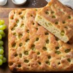 idea ricetta focaccia con uva bianca e zucchero anche come dessert