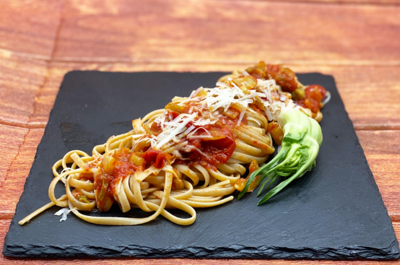 Linguine e Puntarelle al Sugo