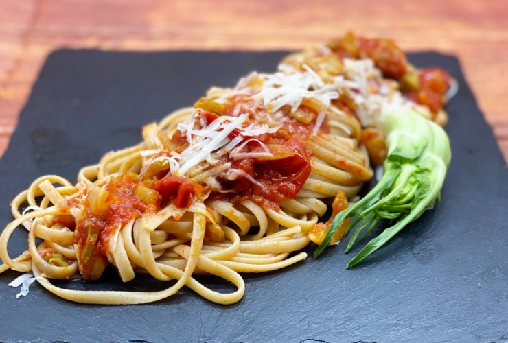 ricetta-primo-piatto-linguine-e-puntarelle-al-sugo-saporido