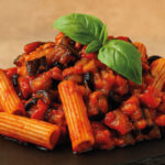 idea-primo-piatto-ricetta-ziti-melanzane-e-pomodoro-saporido