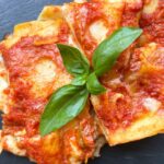 ricetta primo piatto paccheri al forno con funghi e scamorza